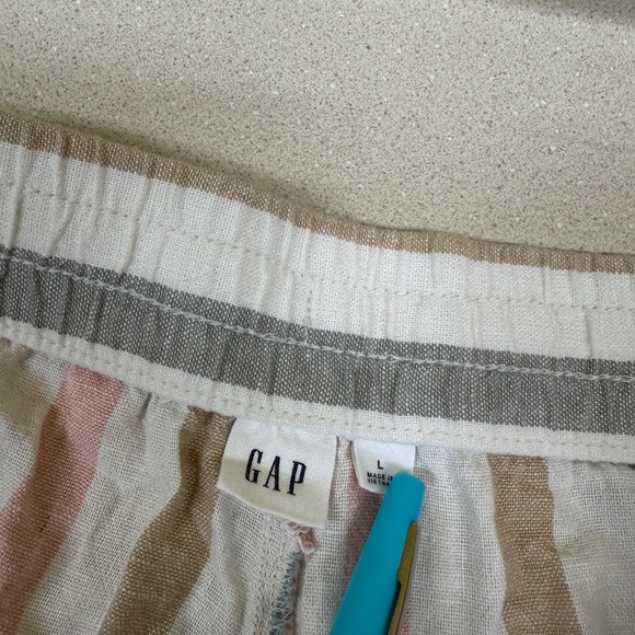 Women's Shorts Gap Multi Color Stripes Lightweight Size Large - Picture 4 of 5